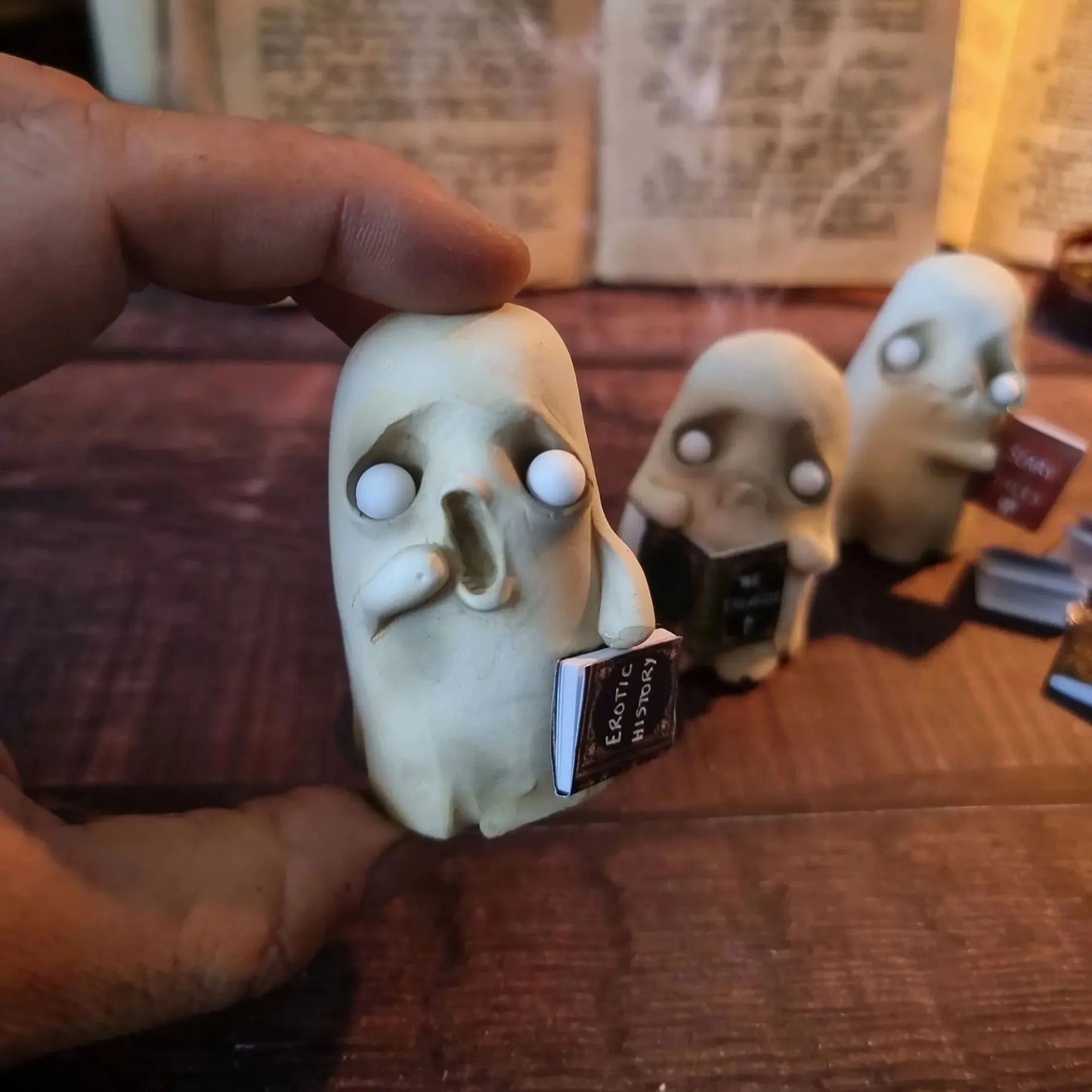 Resin Halloween Decorations - Unique Statue Ornaments for Spooky Decor