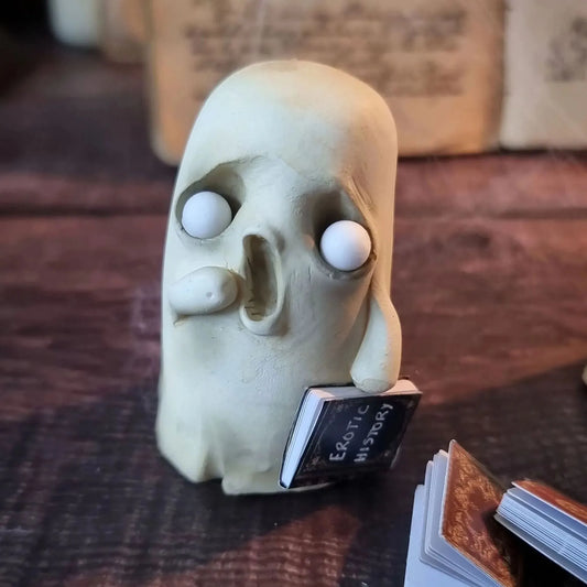 Resin Halloween Decorations - Unique Statue Ornaments for Spooky Decor